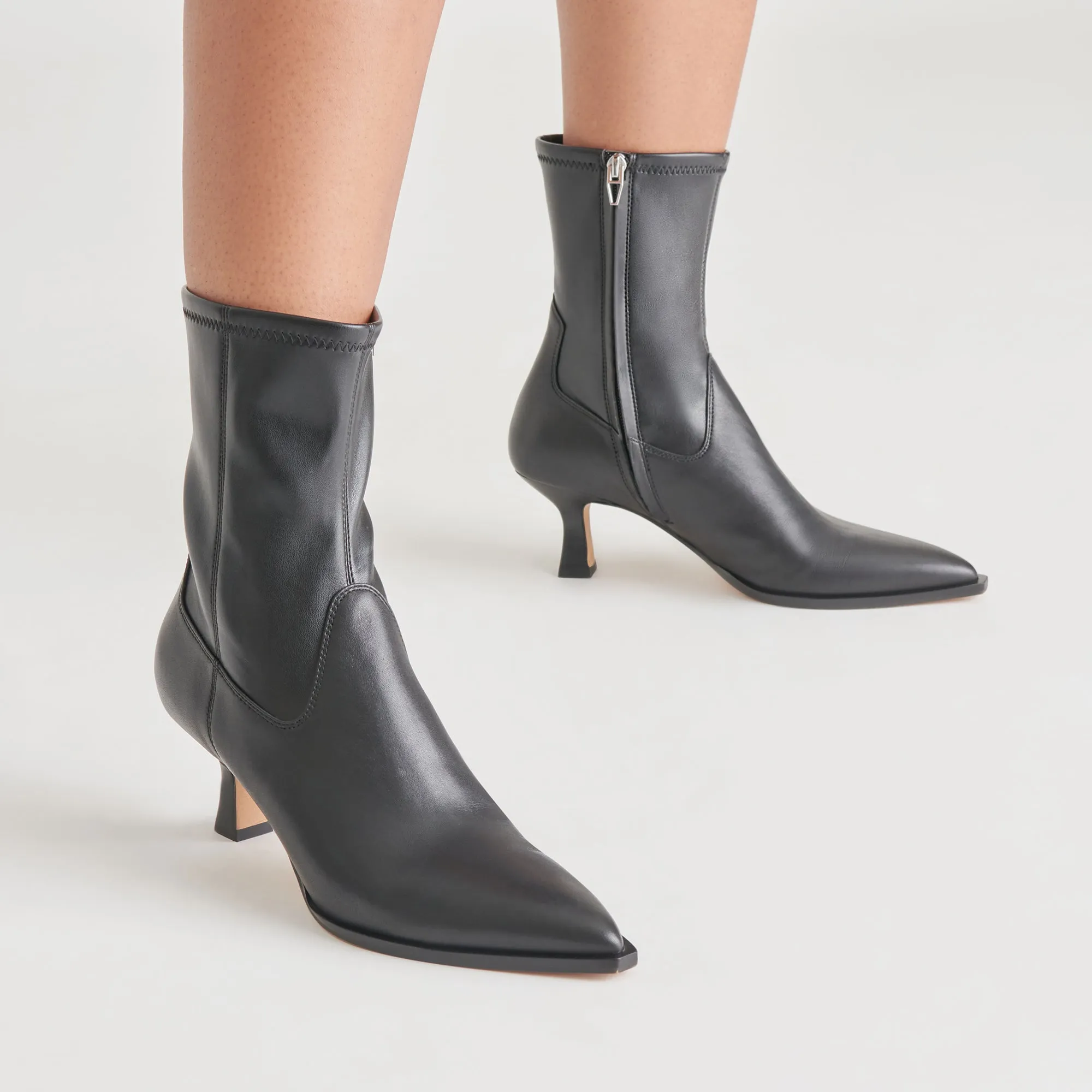 ARYA BOTTES EN CUIR NOIR