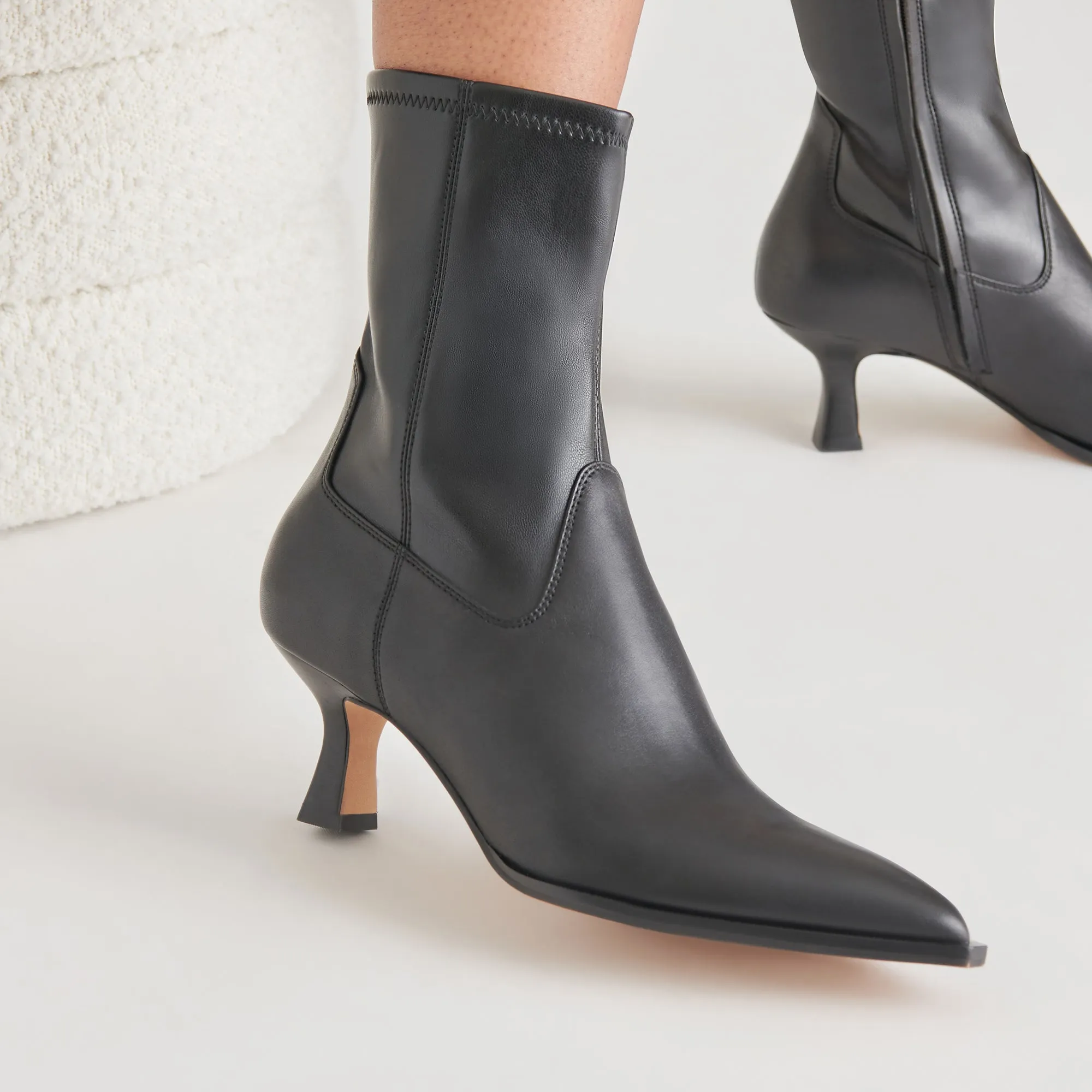 ARYA BOTTES EN CUIR NOIR
