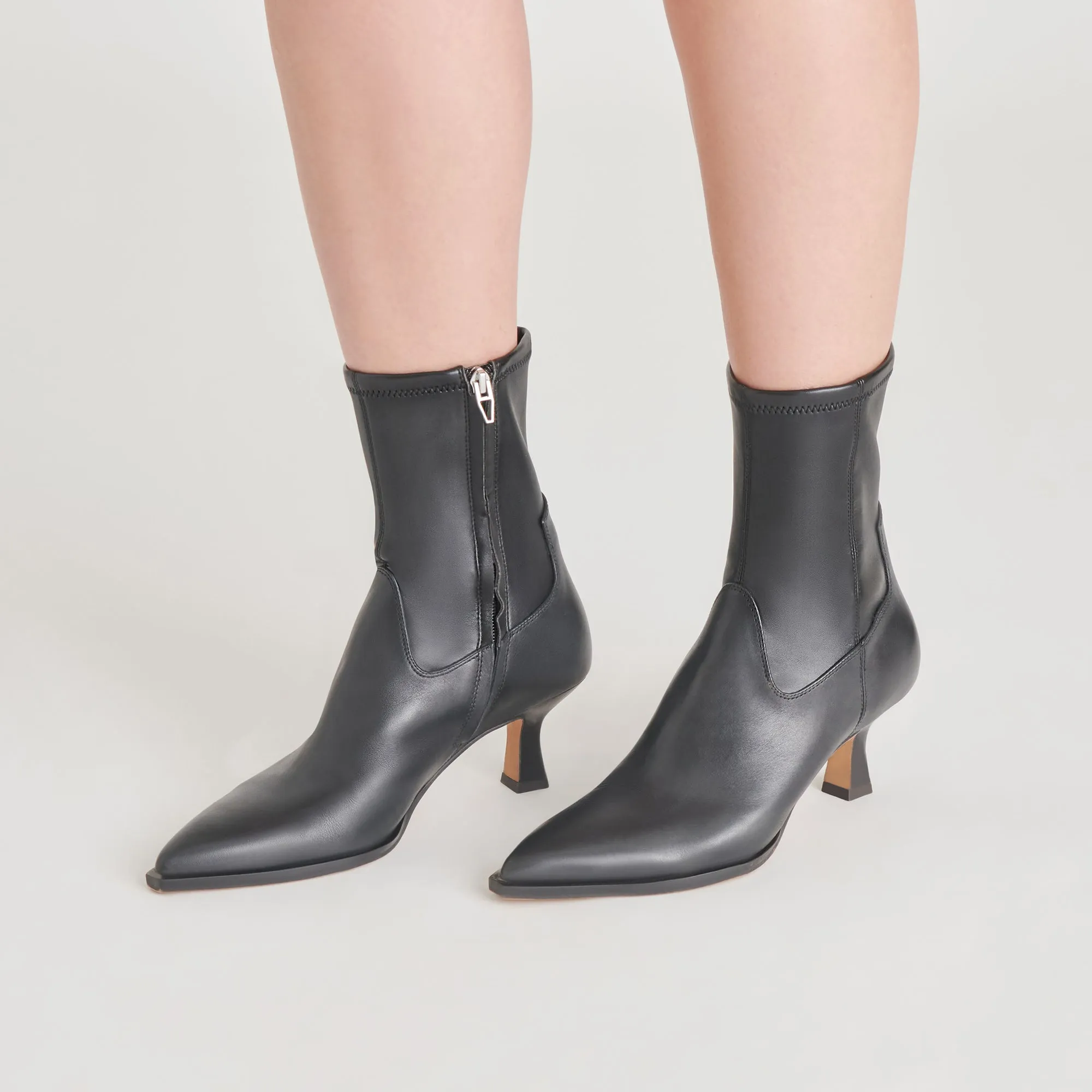ARYA BOTTES EN CUIR NOIR