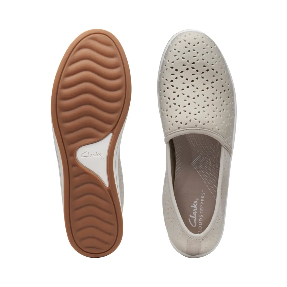 Clarks Breeze Emily Femme à Enfiler Perforée en Taupe