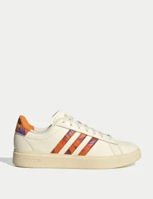 Chaussures Grand Court 2.0 - Blanc Crème/Vanille Chaud/Or Métallisé