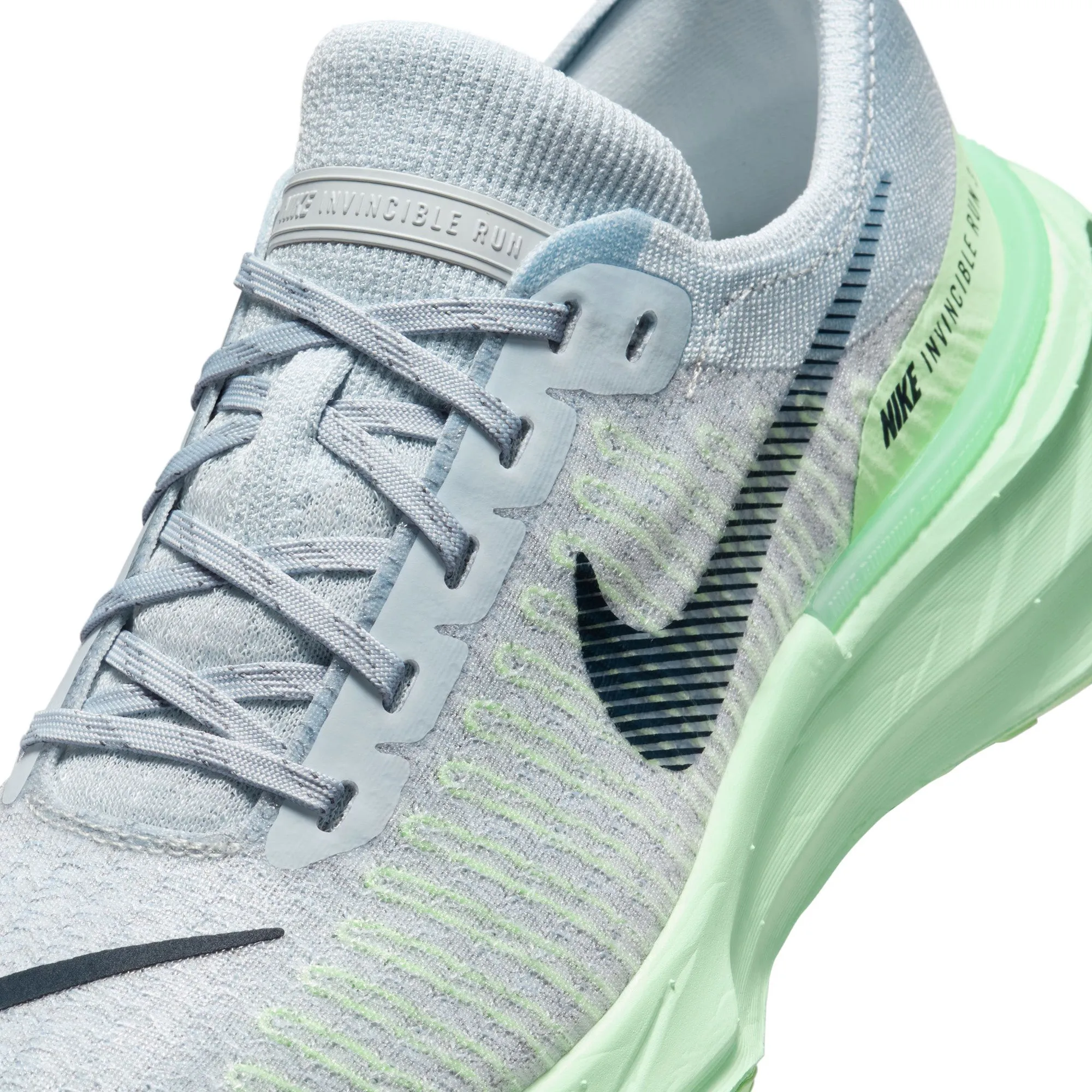 Chaussures de course sur route pour femmes Invincible 3