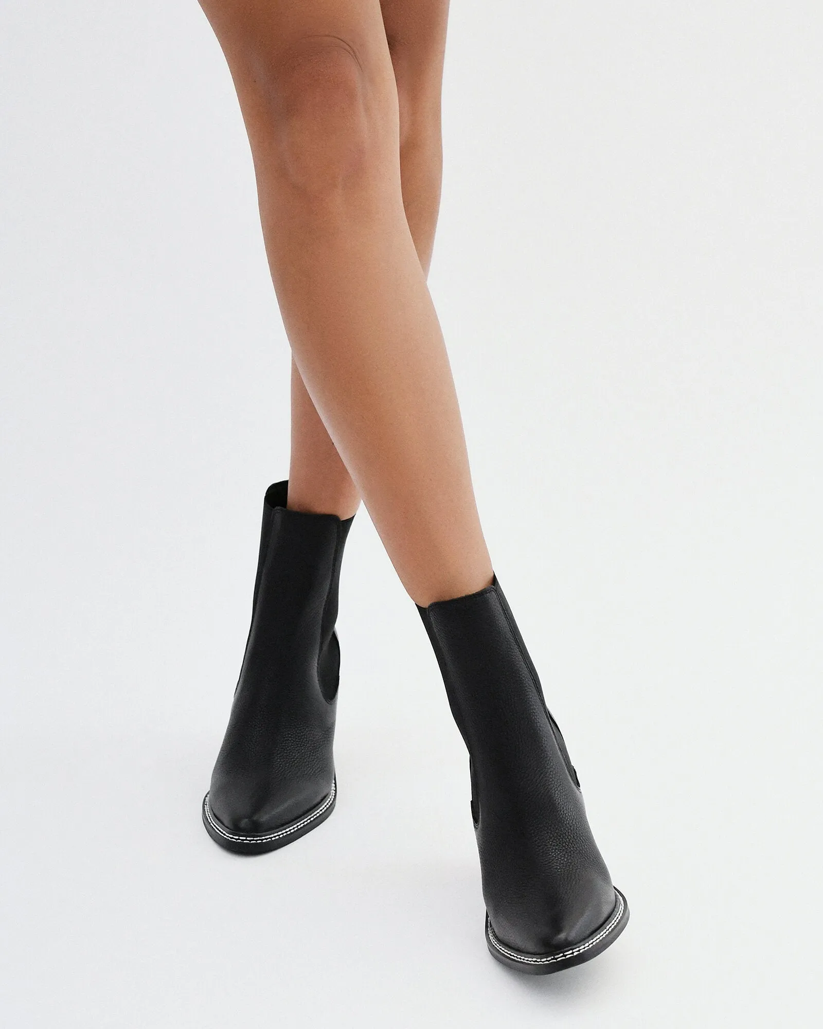 BOTTINES HAUTES DE LUXE EN CUIR NOIR