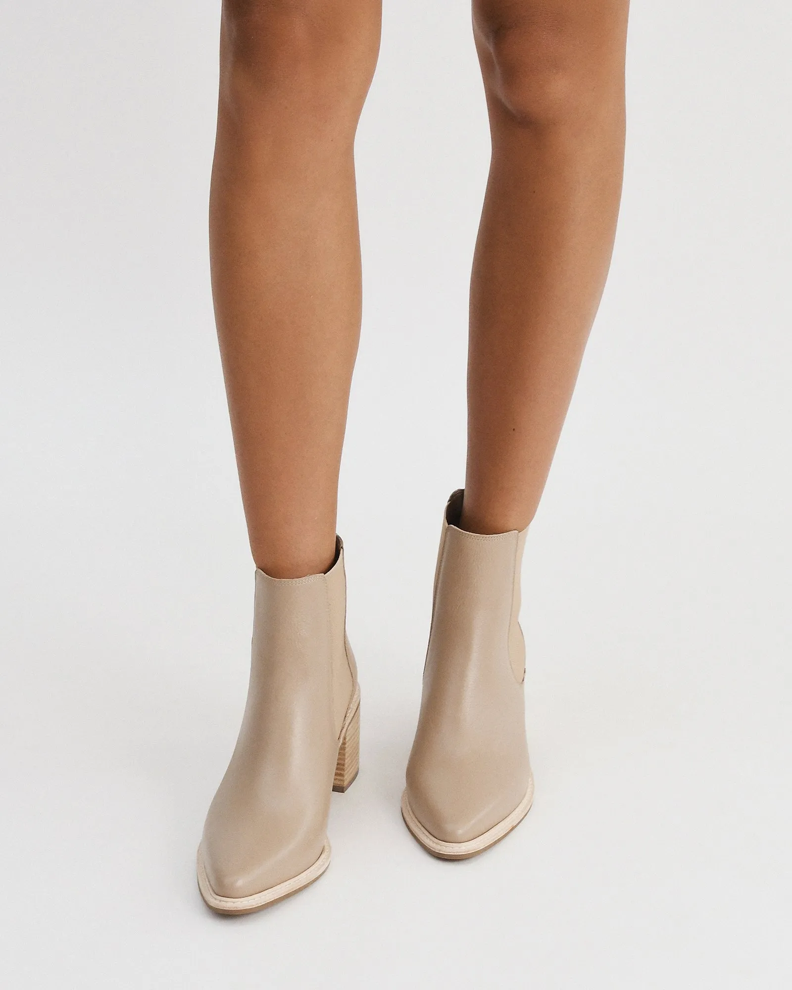 BOTTINES LUXUEUSES HAUTES EN CUIR TAUPE