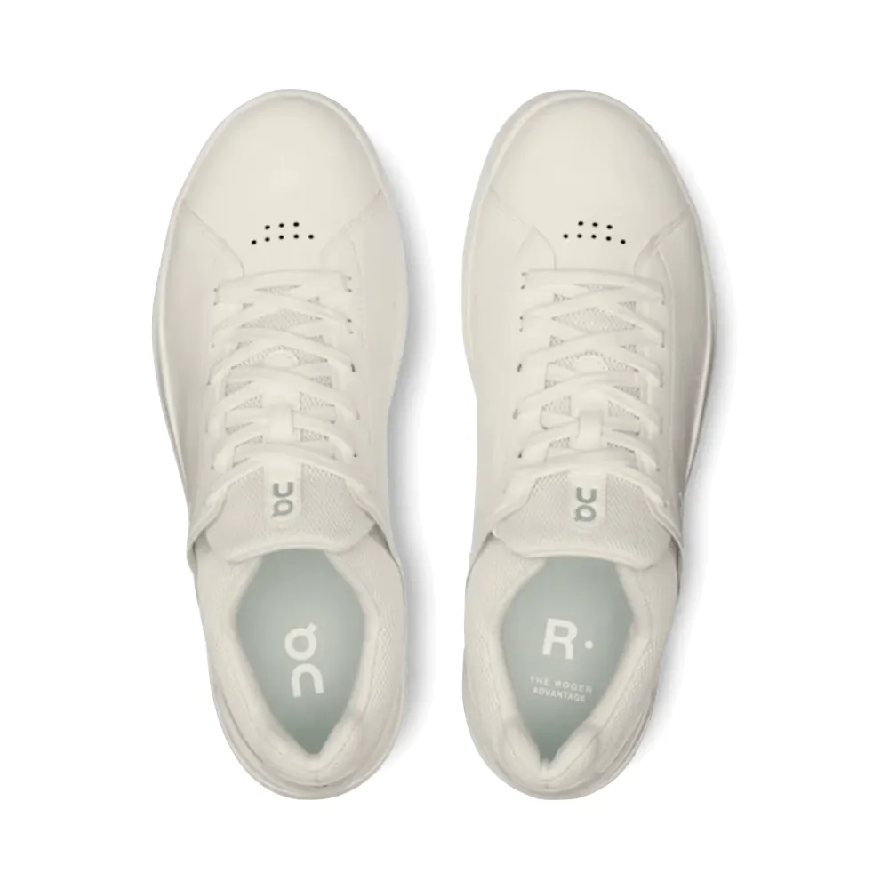 Sur la basket THE ROGER Advantage pour hommes en tout blanc