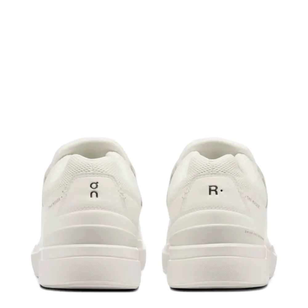 Sur la basket THE ROGER Advantage pour hommes en tout blanc