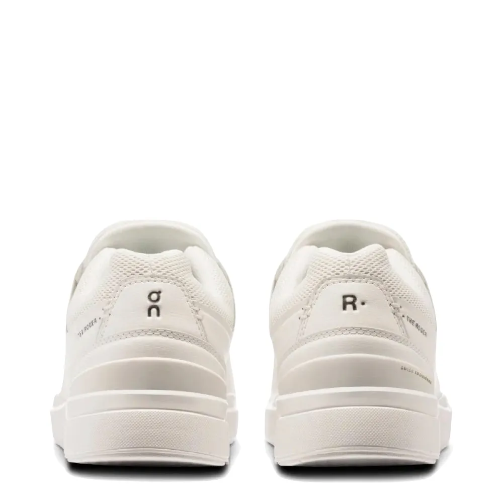Sur la basket THE ROGER Advantage pour femme en tout blanc