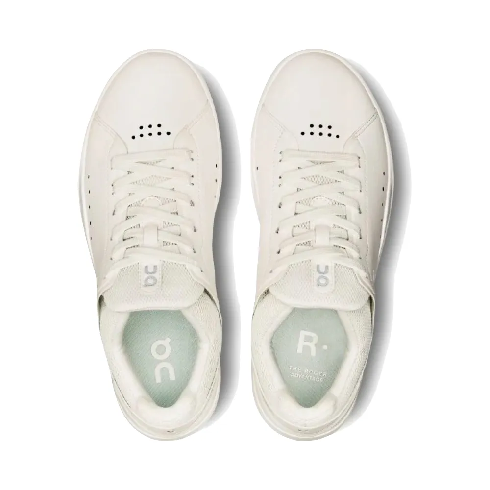 Sur la basket THE ROGER Advantage pour femme en tout blanc