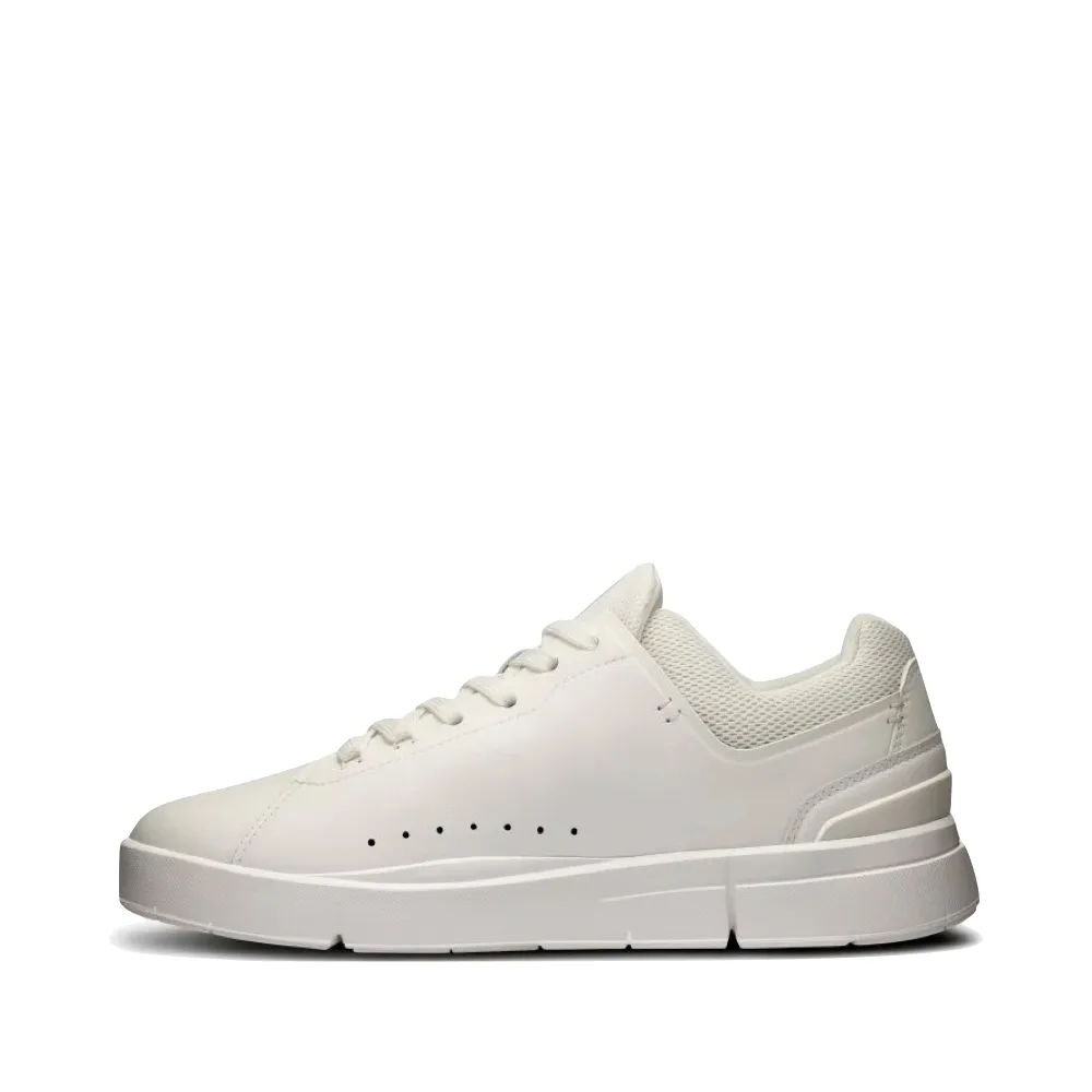 Sur la basket THE ROGER Advantage pour femme en tout blanc