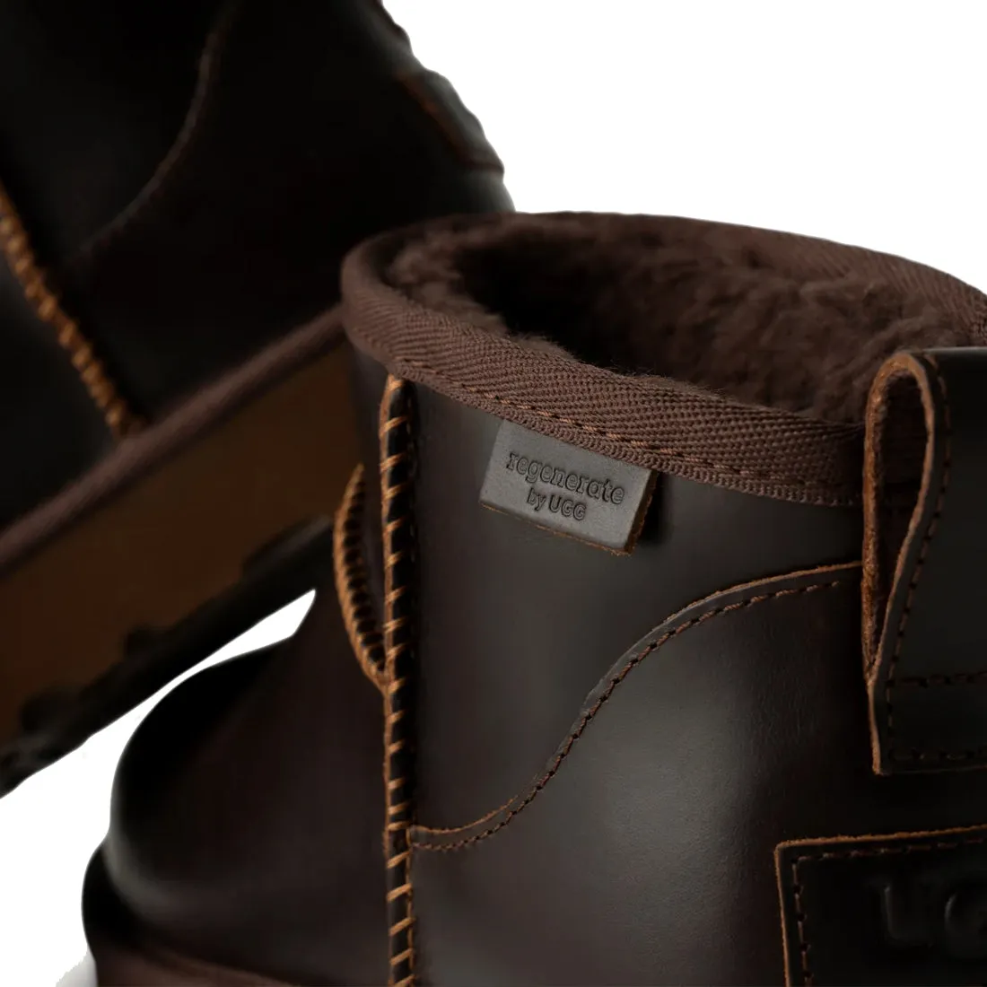 UGG Bottes Classiques Ultra Mini en Cuir Regen pour Femme Ironwood